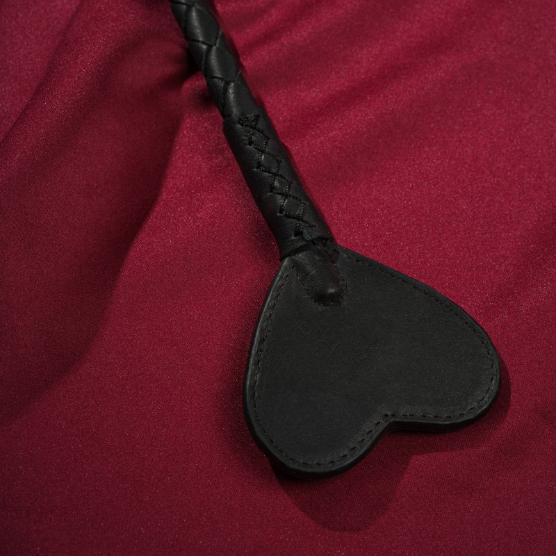 Skórzana packa Sessuale BDSM z końcówką w kształcie serca czarna