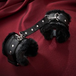 Skórzane kajdanki z futerkiem handcuffs SESSUALE 33S01U