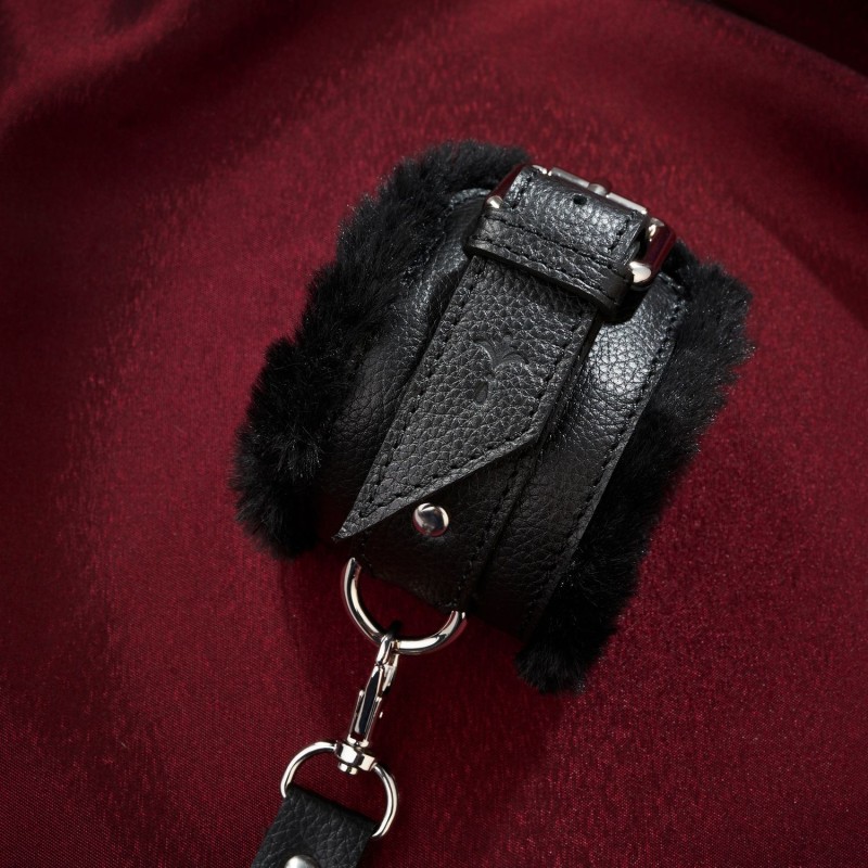 Skórzane kajdanki z futerkiem handcuffs SESSUALE 33S01U